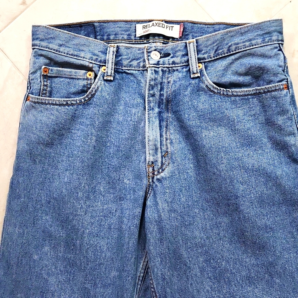 Levi's 550 relaxed fit jeans in great condition! 33×32